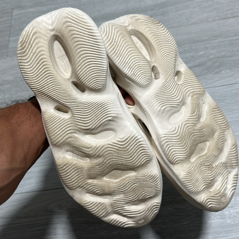 2021 Yeezy Foam Runner Sand - Picture 5 of 6